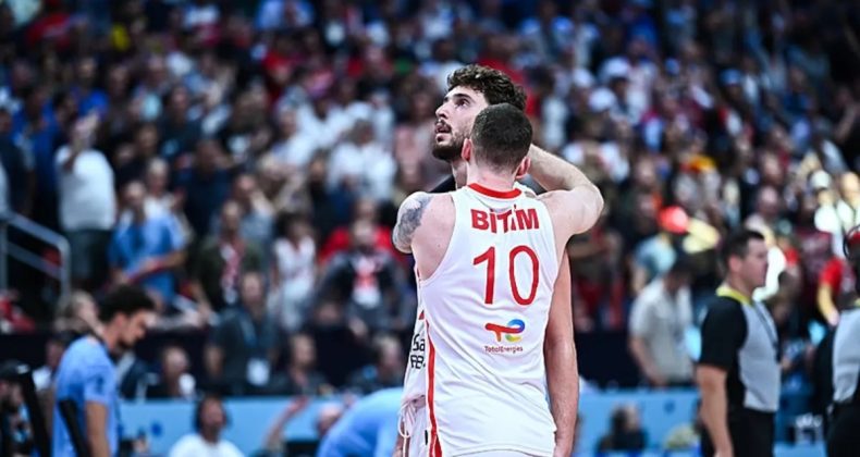 Uçakta Duygusal Anlar! Pilottan 12 Dev Adam’a: "Umut ve gurur yaşattınız"