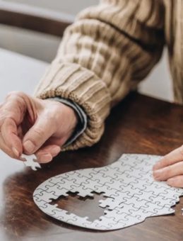 Unutkanlık Normal Değil! Alzheimer Belirtilerini Fark Etmenin 5 Yolu
