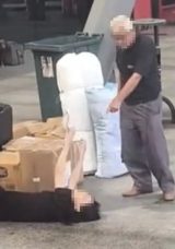 Uyuşturucu Satıcısı Kızına Baba M&uuml;dahalesi
