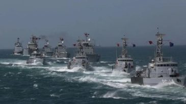 Venezuela'dan G&ouml;vde G&ouml;sterisi! Karayip Denizi'nde Dev Askeri Tatbikat