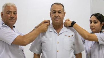 Yarbay Olan Babanın R&uuml;tbesini Kızı Taktı