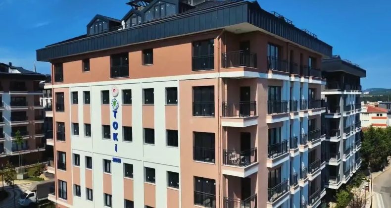 'Yarısı Bizden' ile 250 hak sahibi konutlarına kavuştu! Bakan Kurum: Üsküdar’da Özevim Sitesi yeniden doğdu