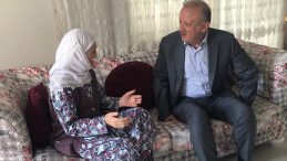 2 Padişahı Görebilen Fatmana Nine'ye Pastalı Doğum Günü Kutlaması