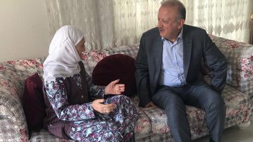 2 Padişahı G&ouml;rebilen Fatmana Nine'ye Pastalı Doğum G&uuml;n&uuml; Kutlaması