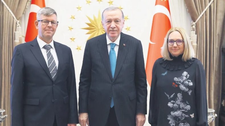 4 Büyükelçiden Güven Mektubu