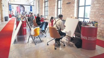 6 &Uuml;lkeden 17 Ressam Bağımsızlığı Yorumluyor