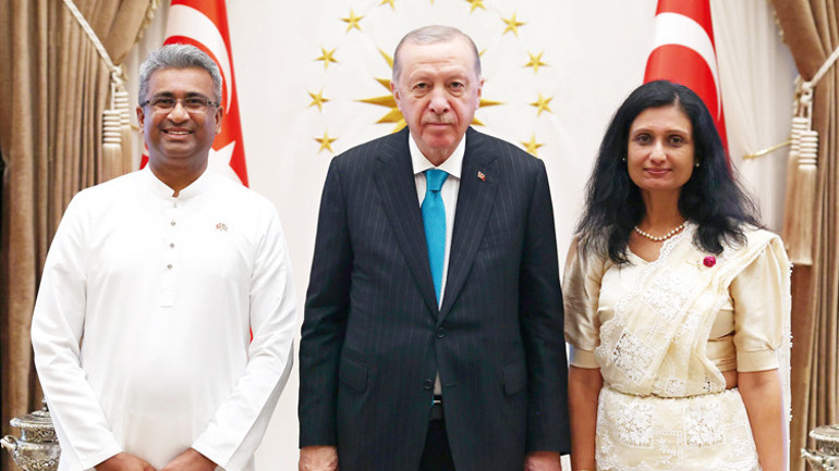 Büyükelçiler güven mektubu sunumu