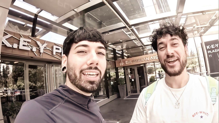 İstanbul Beyoğlu'nda motorsikletle gezmeye çıkan grup