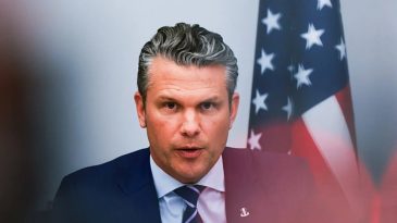 ABD Savunma Bakanı Hegseth&rsquo;in U&ccedil;ağı İngiltere&rsquo;ye Acil İniş Yaptı!
