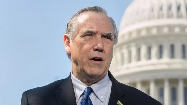 ABD Senato&rsquo;sunda rekor konuşma: Senat&ouml;r Merkeley&rsquo;den 22 saatlik Trump isyanı