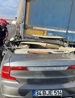 Adana'da Korkunç Kaza! Otomobil Park Halindeki TIR'a Saplandı: 1 Kişi Hayatını Kaybetti!