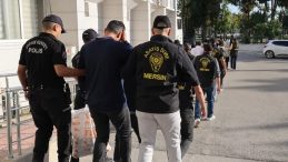 Ahlak polisinden eş zamanlı operasyon: 10 şüpheliden 2'si tutuklandı!