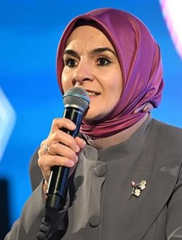 Aile ve Sosyal Hizmetler Bakanı Mahinur Özdemir Göktaş: Bilinçli aile olmak, hayata değer kazandıran bireyler yetiştirmektir