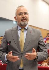 AK Parti Grup Başkanvekili Yıldız'dan Başkan Tugay'a; 'Zihni Sinir belediyeciliği' &ccedil;ıkışı!