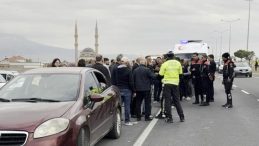 Aksaray'da Polis Cenazesi Sırasında Konvoydaki Araçlara Saldırı: 4 Yaralı