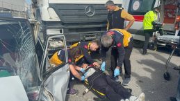 Aksaray’da Feci Kaza: TIR Çarptı! Otomobil Sürücüsü Ağır Yaralandı