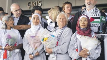 Aktivistler: T&uuml;rkiye, insanlığa olan inancımızı tekrar kazandırdı