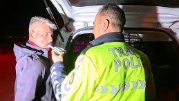 Alkollü Sürücü Devrilen Kamyonette Gazeteciyi Tehdit Etti: 'Önce Düşün Sonra Çek'