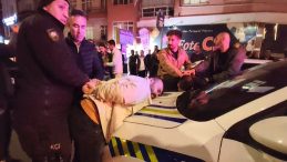 Alkollü Sürücü, Kimlik İsteyen Şube Müdürüne Tekme Attı