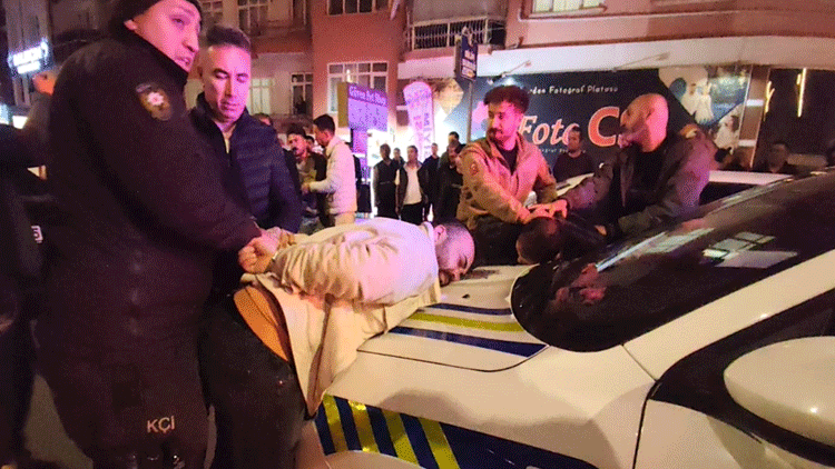 Alkollü Sürücü, Kimlik İsteyen Şube Müdürüne Tekme Attı