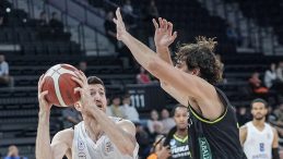 Anadolu Efes, Yukatel Merkezefendi'yi Eli Boş Gönderdi