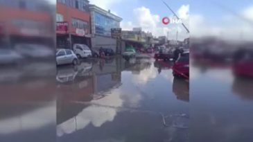 Ankara'da Dolu Yağışı Başladı! Sokaklar G&ouml;le D&ouml;n&uuml;nce Vatandaş Balık Tuttu