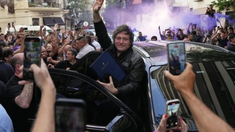 Arjantin’de kritik gün: Milei’nin kaderini belirleyecek seçim başlıyor