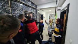 Asansörde Mahsur Kaldı, Dakikalar İçinde Kurtarıldı