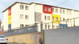 Asıldıkları Kapı Üzerlerine Düştü