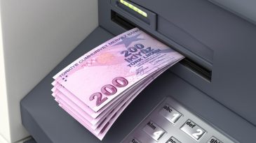 ATM'de Bulunan Para Sahibine Ulaşmaya &Ccedil;alışıyor: Yaklaşık 37 Bin TL