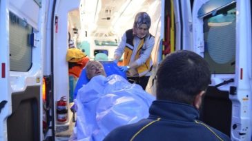 Az daha canından oluyordu… Parkta 5 kişinin saldırısına uğradı, 11 yerinden bı&ccedil;aklandı
