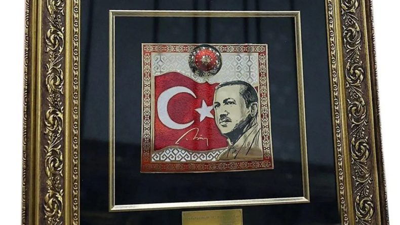 Bahçeli’den Erdoğan’a Özel Bir Hediye