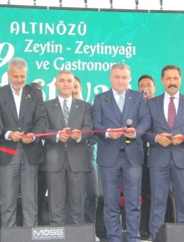 Bakan Bak: Turist olarak gelmedik, hizmet etmeye geldik