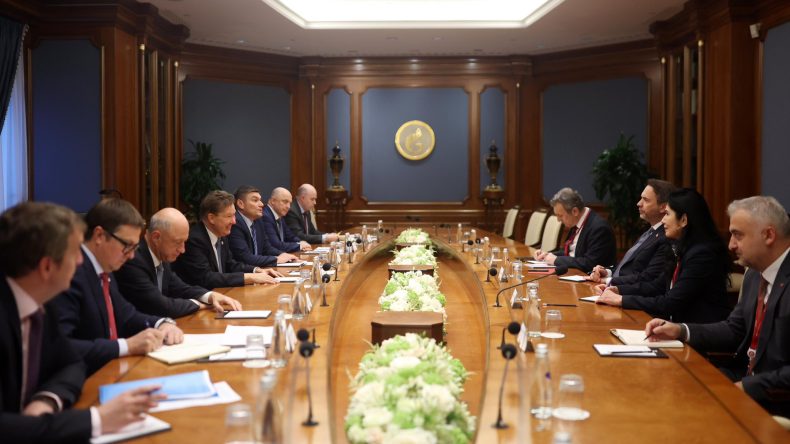 Bakan Bayraktar, Gazprom Başkanı Miller ile Bir Araya Geldi