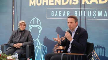 Bakan Bayraktar, &Ouml;ğrenci ve M&uuml;hendislerle Buluştu: "Gabar Petrol&uuml; T&uuml;rkiye'nin En Kalitelisi"