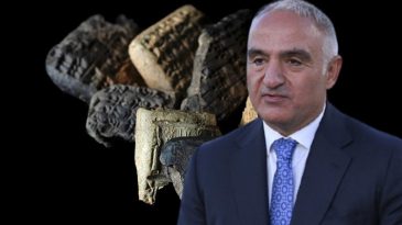 Bakan Ersoy Duyurdu! A&ccedil;&ccedil;ana H&ouml;y&uuml;k'te M.&Ouml;. 1400 – 1500 Yıllarına Ait &Ccedil;ivi Yazılı Tablet Bulundu