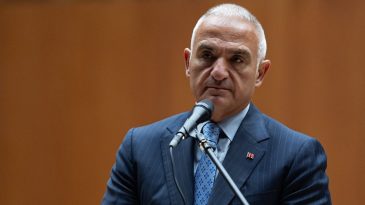 Bakan Ersoy: Gezici k&uuml;t&uuml;phanelerimizde 57 farklı noktada vatandaşlarımızla buluştuk