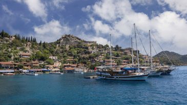 Bakan Ersoy'dan &Ouml;nemli A&ccedil;ıklama: T&uuml;rkiye'nin 4 K&ouml;y&uuml; 'En İyi Turizm K&ouml;yleri 2025' Listesinde