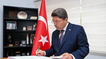 Bakan Tun&ccedil;, B&uuml;kreş T&uuml;rk Şehitliği&rsquo;ni Ziyaret Etti