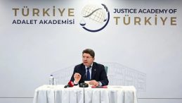 Bakan Tunç, Hakim ve Savcı Yardımcılarıyla Bir Araya Geldi