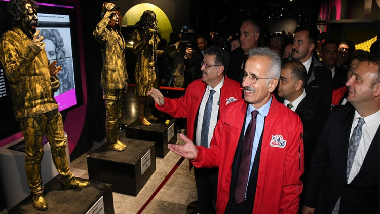 Bakan Uraloğlu Bilim Festivali'ni Ziyaret Etti