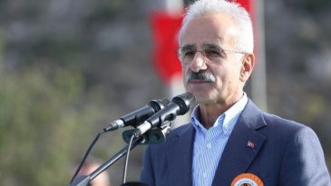 Bakan Uraloğlu: Karayolu Yatırımlarıyla T&uuml;rkiye'yi Yeniden İnşa Ettik