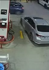 Balıkesir'de Akaryakıt İstasyonunda Kaza: Motosiklet ve Otomobil &Ccedil;arpıştı!