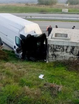 Balıkesir'de Feci Kaza! Minibüs Beton Bloğa Çarptı: 2 Ölü, 1 Yaralı