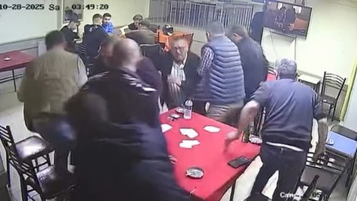 Balıkesir'deki Deprem Bursa'da Da Hissedildi! Kıraathanede Oyun Oynayanlar Panikle Dışarı Kaçtı