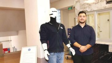 Bars &Ouml;ğrencilere Yol G&ouml;steriyor, Kantin Nerede Bay Robot