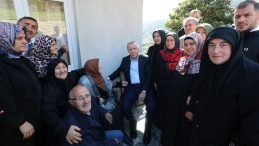 Başkan Erdoğan, Güneysu'da Komşularıyla Bir Araya Geldi