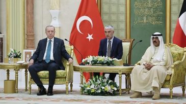 Başkan Erdoğan, Kuveyt'te! Resmi T&ouml;renle Karşılandı