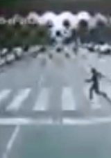 Batman&rsquo;da Yola Aniden Fırlayan &Ccedil;ocuk İhmalin Eşiğinden Kurtuldu: Otob&uuml;s Şof&ouml;r&uuml;n&uuml;n Hızlı Refleksi Hayatı Kurtardı!