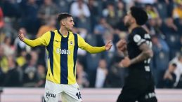 Beşiktaş İlk Yarıda Gol Atıyor, Fenerbahçe İlk Devrelerde Geçit Vermiyor